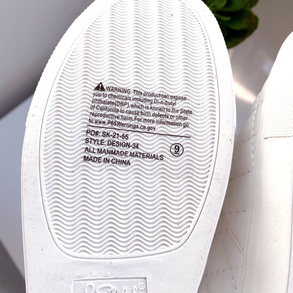 π WHITE QUILTED FAUX LEATHER CASUAL SNEAKERS! - Picture 11 of 17